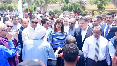 مهداة من صناع الخير.. وزيرة الهجرة تسلم 30 صيادًا في الدقهلية مراكب صيد