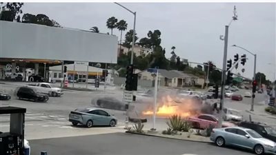  سائقة متهورة تقتل 6 أشخاص في حادث مروري مرعب بمدينة لوس أنجيلوس الأمريكية | فيديو