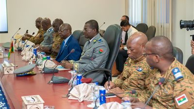 وزير الإنتاج الحربي ووزير الدفاع البوركيني يتفقدان مصنع أبو زعبل للصناعات المتخصصة