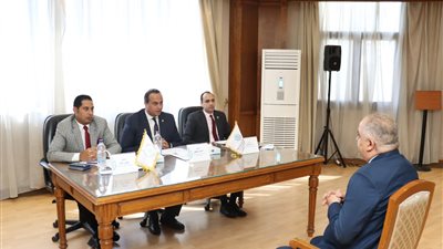 رئيس الرعاية الصحية يترأس المقابلات للمرشحين للعمل بالوظائف القيادية بجنوب سيناء