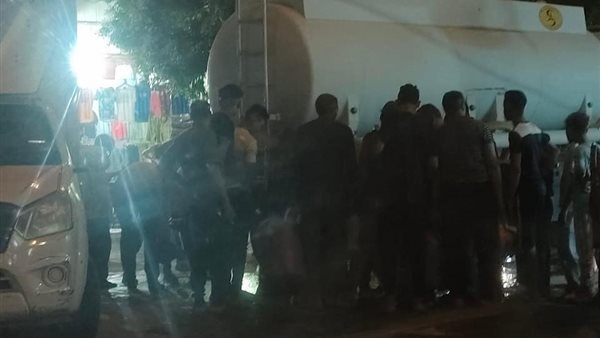 زحام على سيارات المياه