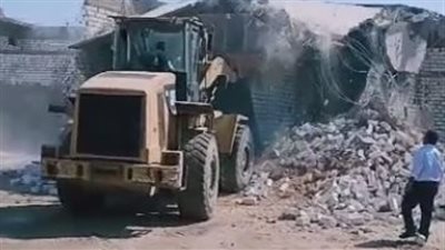 تنفيذ 10 قرارات إزالة لتعديات على أراض زراعية بمركز منفلوط بأسيوط