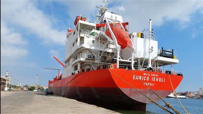 شحن 10 آلاف طن صودا كاوية وتداول 23 سفينة بموانئ بورسعيد | صور