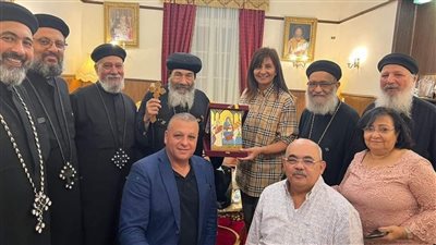 مطران بورسعيد يستقبل وزيرة الهجرة عقب صلاة القداس الإلهي 