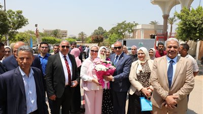 ممرٌّ شرفي وتظاهرة حب.. فرع البنات بجامعة الأزهر يودع الدكتور محمد المحرصاوي بعد بلوغة سن المعاش