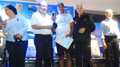 رئيس جامعة الإسكندرية يكرم الفائزين في مهرجان الرياضات الشاطئية الرابع