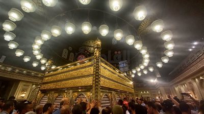 مع اقتراب ذكرى مولده.. علي جمعة: وجود الرأس الشريف لسيدنا الحسين بمصر بركة فقد جذب الأمم إليها