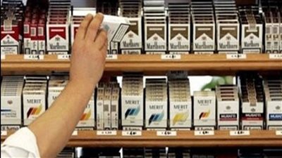 التجار يرفعون أسعار سجائر مارلبورو وإل إم 14 جنيها.. وشعبة الدخان تحذر من التلاعب بالسوق