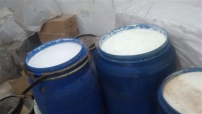 تموين الإسكندرية: ضبط مصنع مستحضرات تجميل به خامات منتهية الصلاحية وأخرى مجهولة │ صور