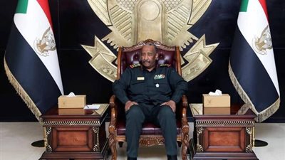 البرهان يصدر قرارا بتجميد نشاط النقابات المهنية في السودان