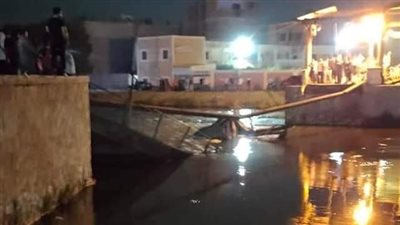 انهيار كوبري مشاة في ترعة بالشرقية.. والضحايا أم وطفلتها | صور