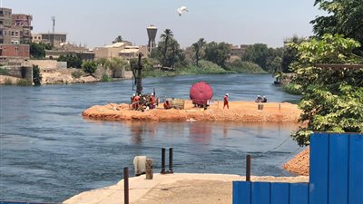 سقوط كراكة خلال العمل بمشروع قناطر ديروط في أسيوط