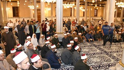 كبار القُراء يبدعون في مقرأة الحسين بحضور جماهيري| صور