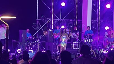 بحضور كامل العدد.. أولى اللقطات من حفل روبي بالعلمين الجديدة | صور