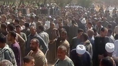 الآلاف يشيعون جثامين 9 أشخاص بسوهاج ضحايا حادث المنيا | صور