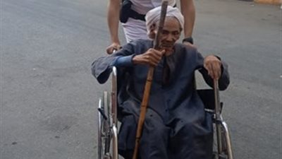 تفعيل الدور المجتمعي.. الداخلية تنقل مسنا بلا مأوى إلى دور رعاية بالجيزة