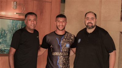 الصفقة التاسعة.. أسوان يضم عبد الرحمن العشري مدافع إنبي 