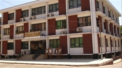 تلت الدفعة سقطوا.. ضجة كبيرة بسبب رسوب 229 طالبًا بـ أولى طب سوهاج | فيديو