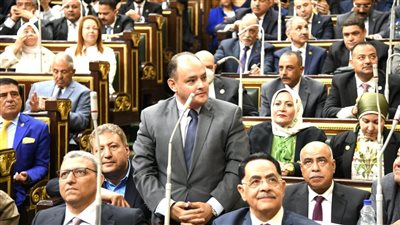 شعبة الاقتصاديين ترفع مذكرة لنقيب الصحفيين بسبب وزير الصناعة