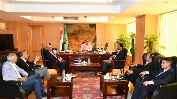 اجتماع محافظ الفيوم