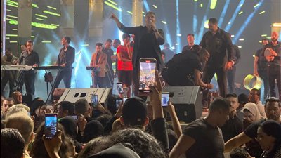 عمر كمال: قبل الجونة والغردقة كنا بنصيف في بورسعيد واشتريت هدوم من التجاري والحميدي | صور 