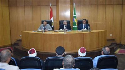 محافظ المنيا يوجه رؤساء المدن بوضع خطة لإنشاء حديقة مركزية بالمراكز واستغلال الطاقة النظيفة