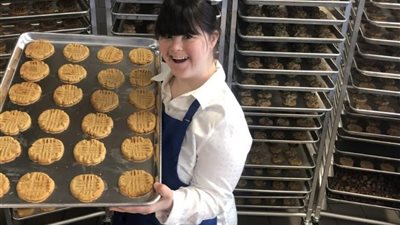 خلال 5 سنوات.. مصابة بمتلازمة داون تجني الملايين من شركتها الخاصة