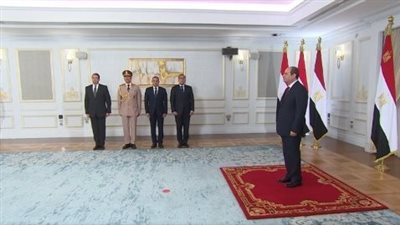 السيسي يوجه الوزراء الجدد بالتواصل المنتظم مع المواطنين وتقديم أفضل الخدمات لهم