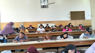 لتحسين دورهم.. عقد اختبار محو أمية لـ 95 من عمال الخدمات المعاونة بأحياء الإسكندرية