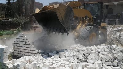 إزالة 20 حالة تعدٍ على الرقعة الزراعية وأملاك الري في قنا