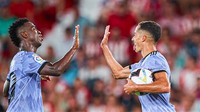 ريال مدريد يعود من بعيد ويفوز على ألميريا بثنائية في الدوري الإسباني