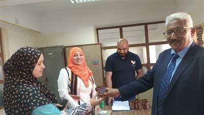 بتكلفة 230 ألف جنية.. تضامن المنيا يسلم 46 مشروعا صغيرا للسيدات بمركز مغاغة