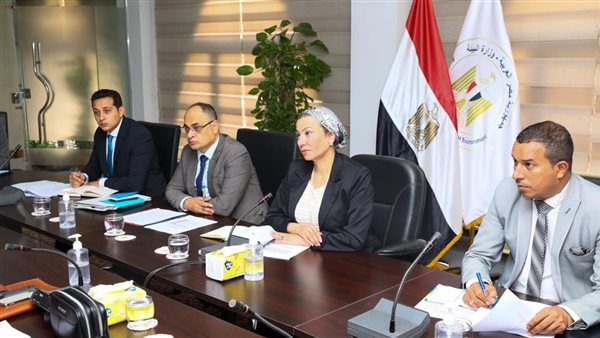 محافظ الفيوم ووزيرة