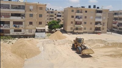 بدء العمل في إنشاء 6 عمارات جديدة بديلة لبنايات آيلة للسقوط بالعريش | صور