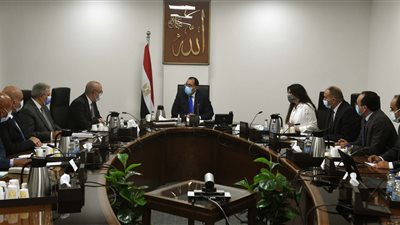 الحكومة: منح التيسيرات المطلوبة للمُصنعين لتوطين صناعة المعدات والآلات والطلمبات