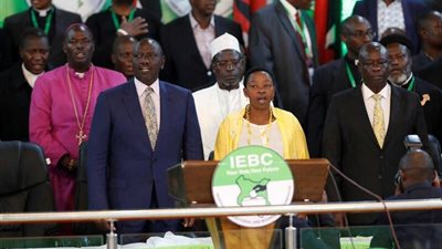 رئيس لجنة الانتخابات الكينية: تعلن فوز نائب الرئيس السابق بالانتخابات الرئاسية 