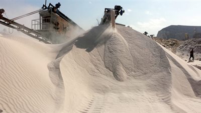 علاء النهري: احتياطي مصر من الرمال البيضاء يبلغ 20 مليار طن 