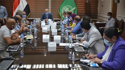 محافظ القليوبية يعقد اجتماعا لمناقشة تطوير شارع فريد ندا مع مهندسي المشروع