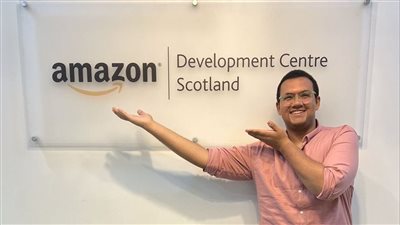 توفيق من ربنا.. شاب مصري يحقق حلمه بالانضمام لشركة أمازون بعد فشله 400 مرة | فيديوجراف