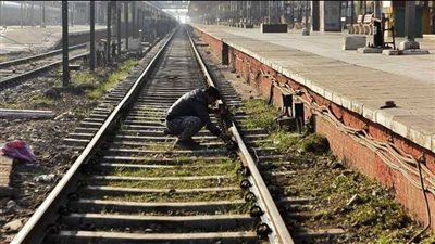 مطلوب في 23 قضية.. ضبط مسجل خطر أثناء قيامه بسرقة 350 كيلو من مهمات السكة الحديد بسوهاج