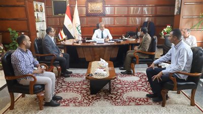 وزير القوى العاملة يلتقى أعضاء اللجنة النقابية للعاملين بديوان عام الوزارة | صور