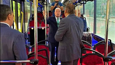 محافظ جنوب سيناء يتفقد أتوبيسا كهربائيا صديقًا للبيئة استعدادًا لمؤتمر المناخ COP27 بشرم الشيخ