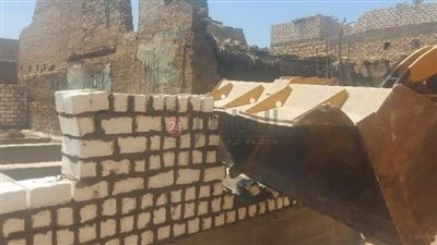 إزالة 35 حالة تعد بالبناء على أملاك الوحدة المحلية والري بمركز بني مزار في المنيا