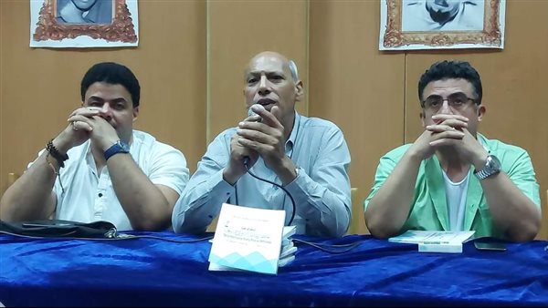 مهرجان بحضور الشاعر