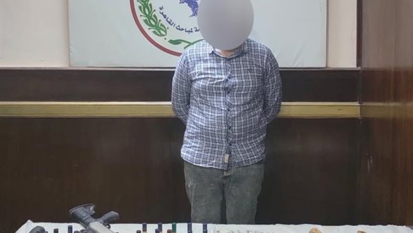 المتهم بحوزة المضبوطات