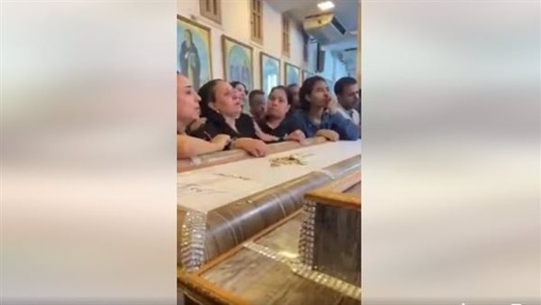 السيدة أثناء تشييع