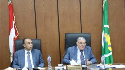 محافظ المنيا يناقش مع أعضاء مجلسي النواب والشيوخ عددا من القضايا بمختلف القطاعات