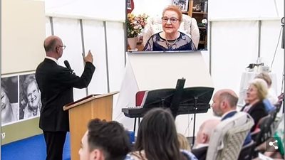 لأول مرة.. بريطانية تتحدث مع أقاربها في جنازتها وترد على أسئلتهم عبر الذكاء الاصطناعي | فيديو