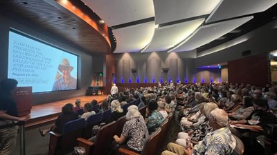 زاهي حواس يلقي محاضرتين في الولايات المتحدة.. ويوقع كتابه عن أهرامات الجيزة