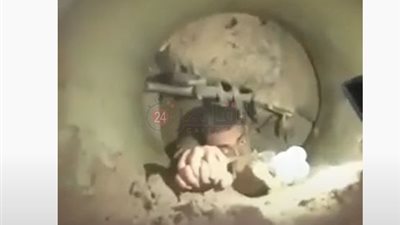 على طريقة الطفل المغربي ريان.. إنقاذ شاب من عمق 15 مترا بحفرة موازية بعد تعثر خروجه| صور وفيديو